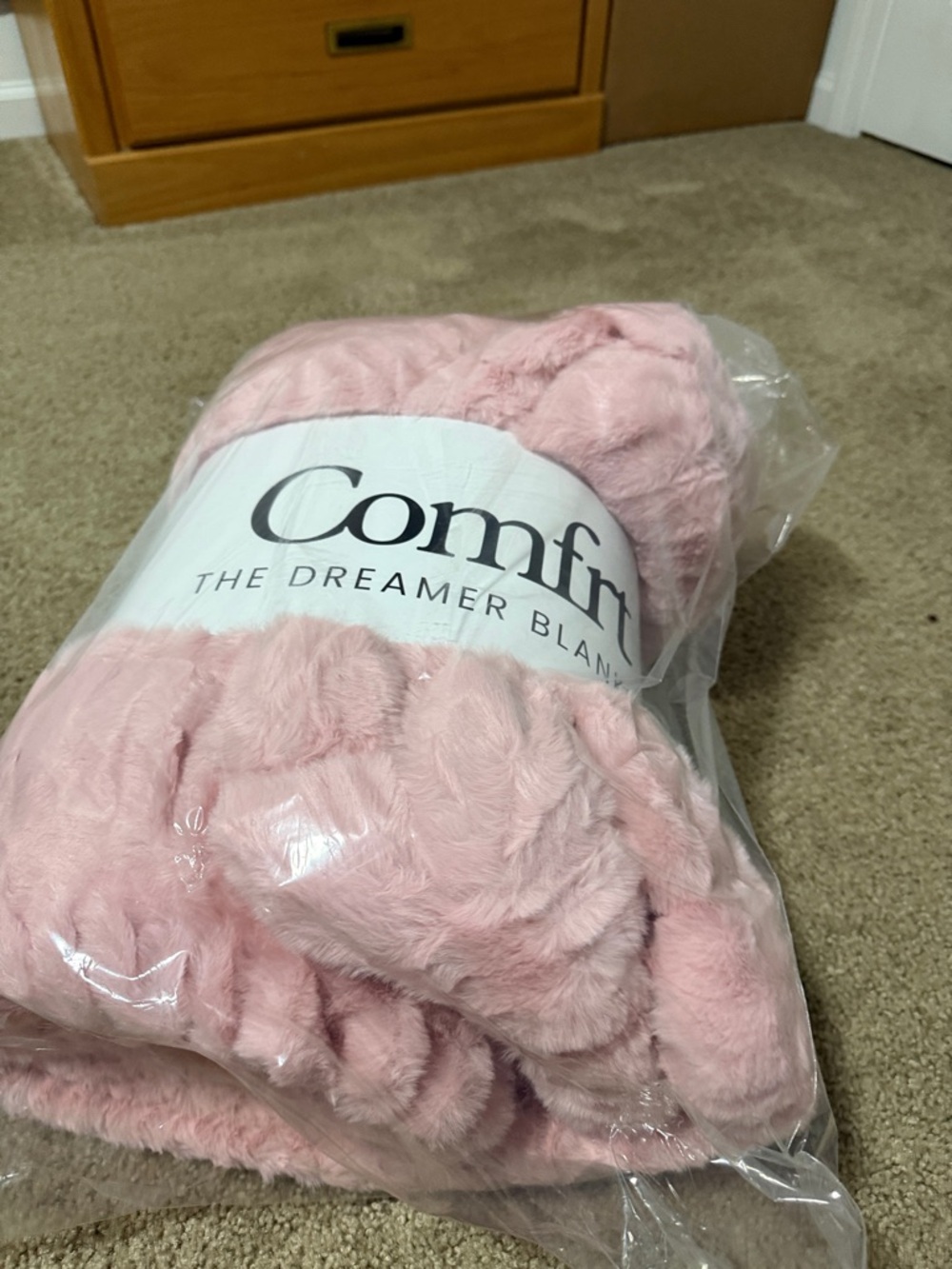 Comftr The Dreamer Blanket - Soft Pink Plush Throw